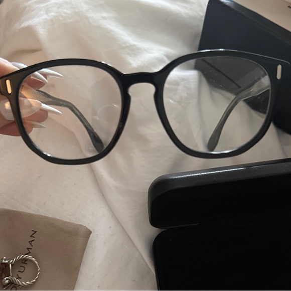 Fendi Elegant Black Eyewear - Picture 2 of 9